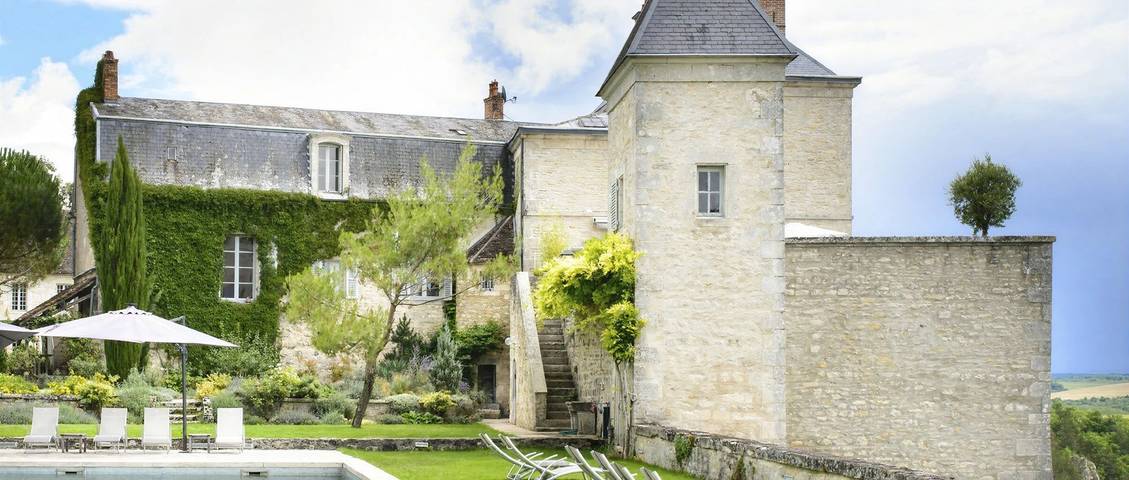 Château pour 33 personnes avec terrasse in Mailly-le-Château, Région d'Auxerre