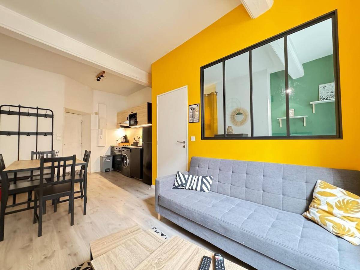 Appartement entier, T2 Centre Riom 3 Personnes in Riom, Parc naturel régional des Volcans d'Auvergne