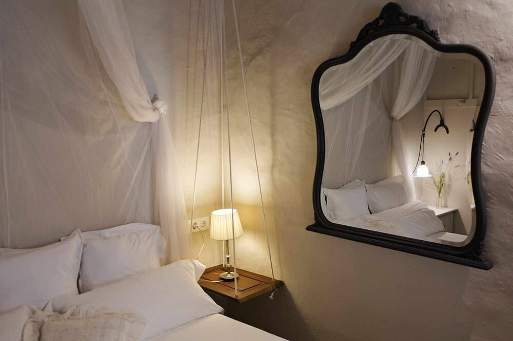 Apartamento entero, L'Orfebre, Loft en Olot. Acceso a piscina interior in Olot, Parc Natural de Zona Volcànica de la Garrotxa