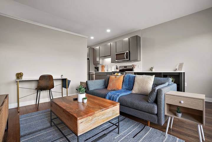 Vacation rental for 3 people, kid friendly in Loring Park