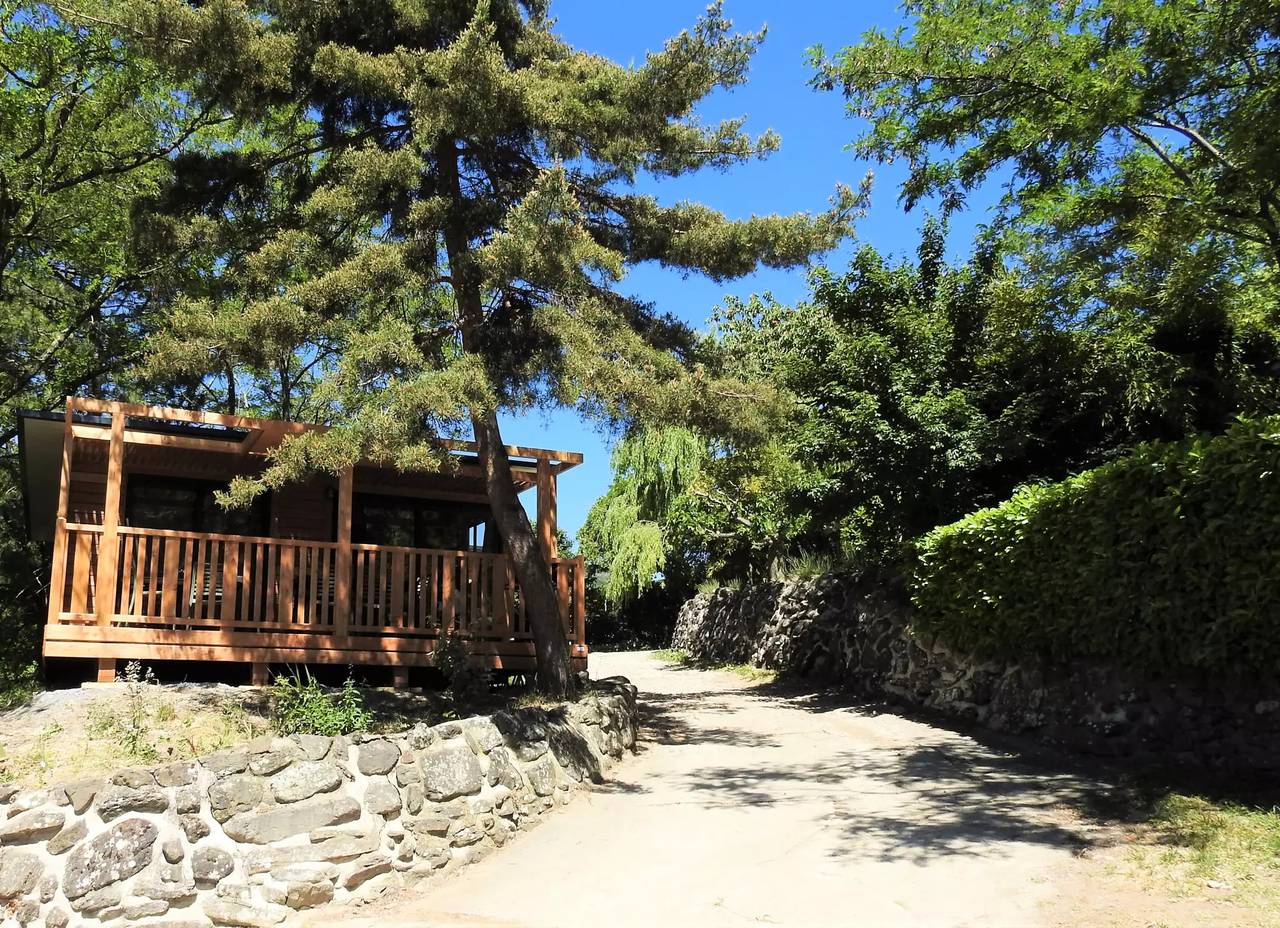 Chalet Marjolaine 2 Personen in Darbres, Ardèche