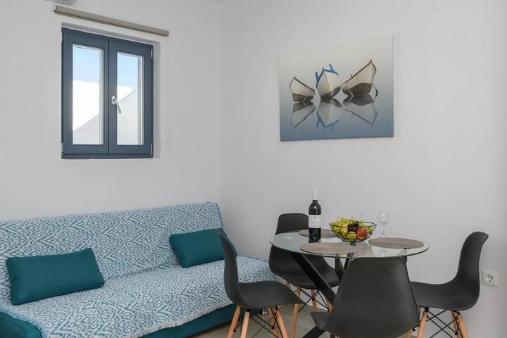 Vakantieappartement voor 3 personen, with tuin and terras as well as zwembad - 1