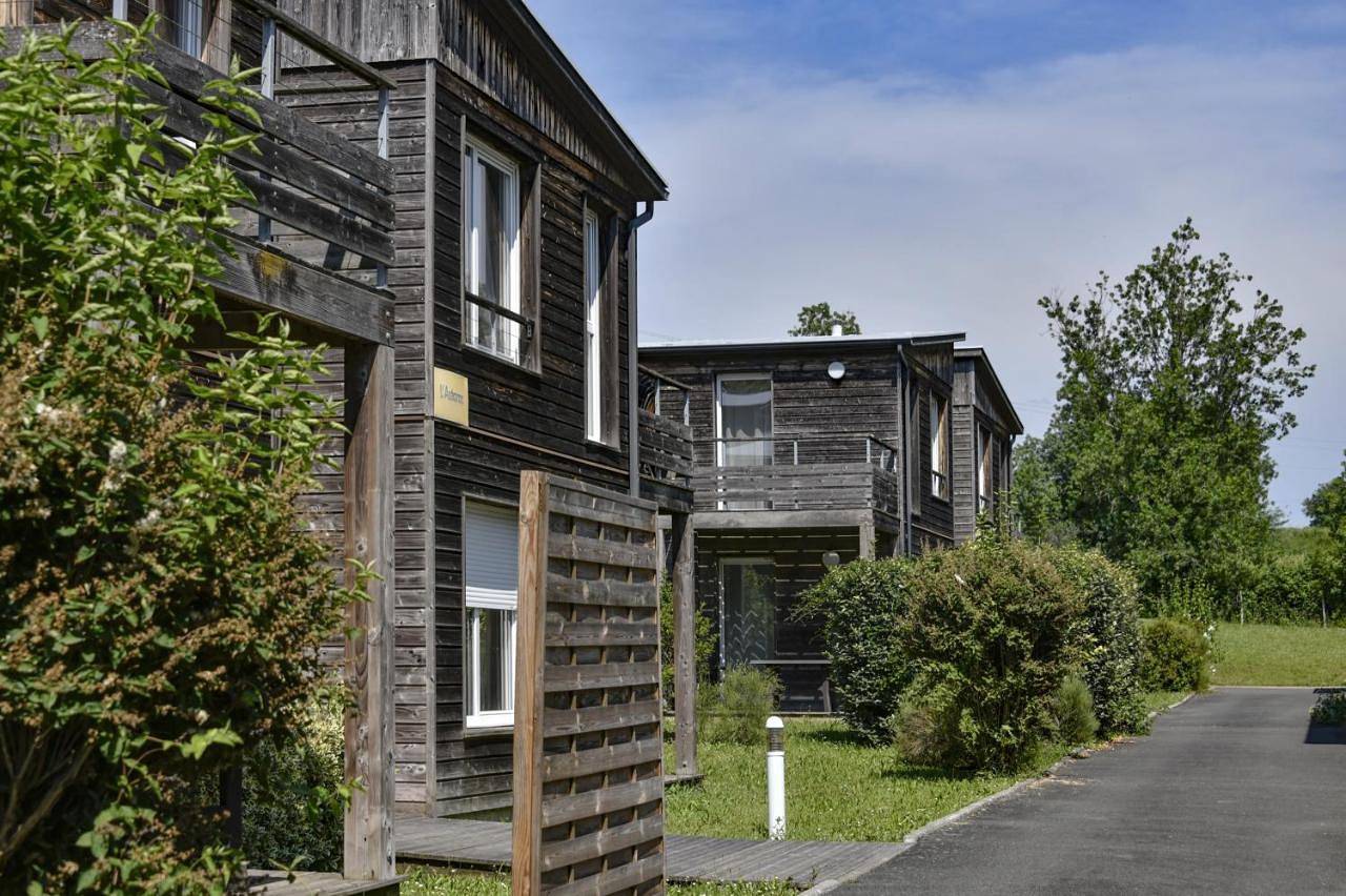 Résidence le Domaine de Saint Orens, linge inclus et piscine en saison in Montréal (Gers), Gers