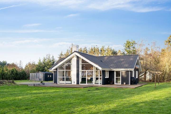 Villa für 8 Personen, mit Balkon/Terrasse und Sauna sowie Whirlpool - 1