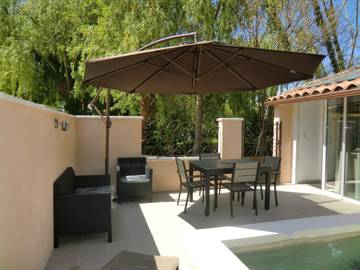 Gîte pour 4 personnes, avec piscine et terrasse, animaux acceptés à Le Thor