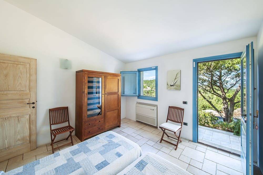 Herrliche Villa mit Pool (der mit nur einer anderen Wohnung geteilt wird) in Arzachena, Costa Smeralda