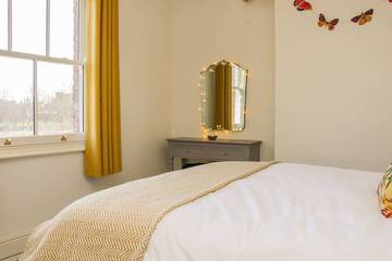 Log Cabin for 4 People in Shrewsbury, Shropshire, Photo 2