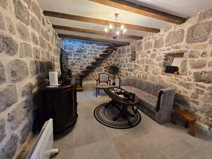 Villa für 4 Personen, mit Garten und Terrasse sowie Ausblick in Montenegro