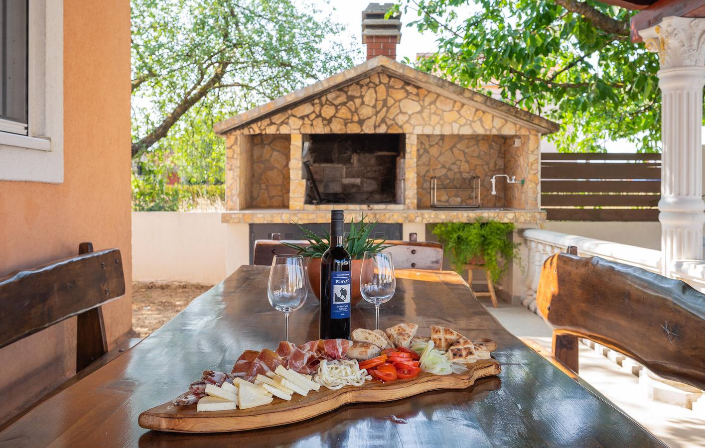 Nur 2 km von Trilj entfernt: Gemütliche Ferienwohnung mit Pool und Terrasse in Dalmatinisches Zagora