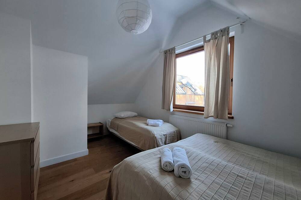 'Terra' Ferienhaus in kleinen familienfreundlichen Resort in Forest on Warta River in Region Lodz