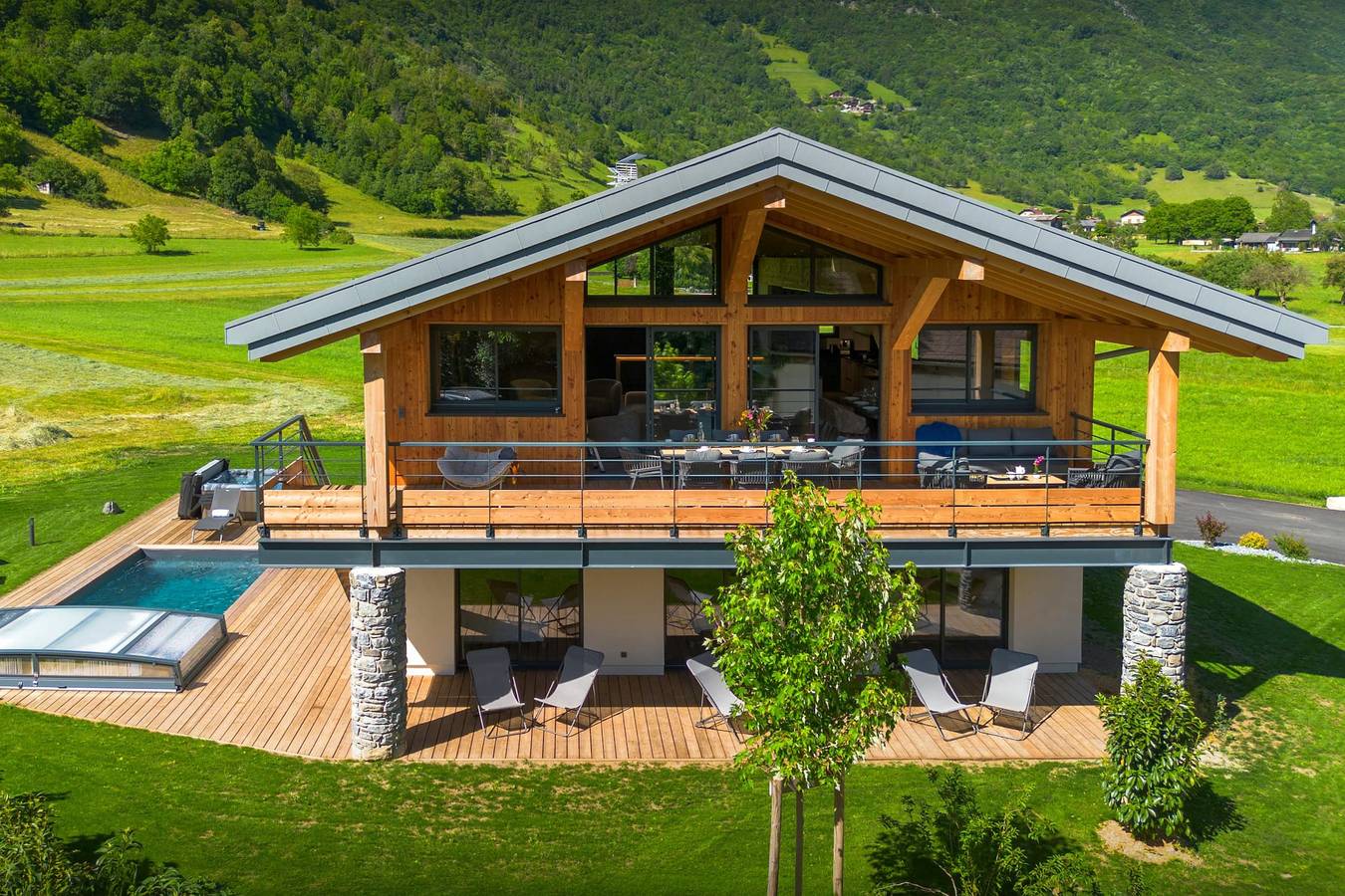 Chalet pour 8 avec jacuzzi, terrasses et piscine - Ovo Network in Val-de-Chaise, Région d'Annecy