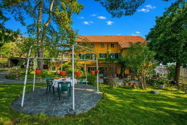 Villa pour 6 personnes, avec Balcon et Terrasse ainsi que Jardin et Vue à Pisano