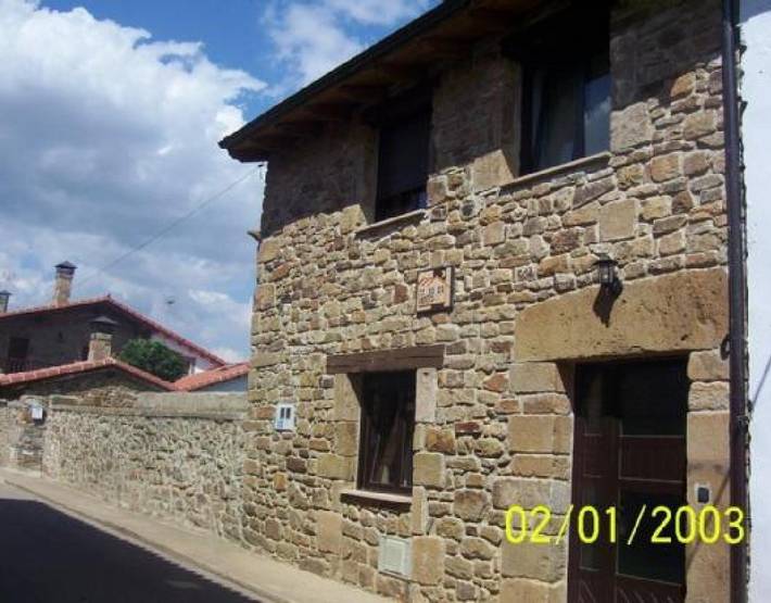 Landhaus 'Sierra De Tabanera' in Soria mit Aussicht und privatem Garten in Almarza, Soria Provinz