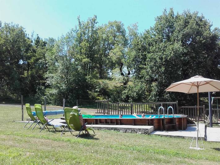 Gîte pour 4 personnes, avec piscine et jardin à Larroque