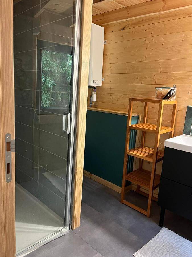 Location de vacances pour 2 personnes, avec terrasse et piscine ainsi que vue et jardin à Montbazin - 3