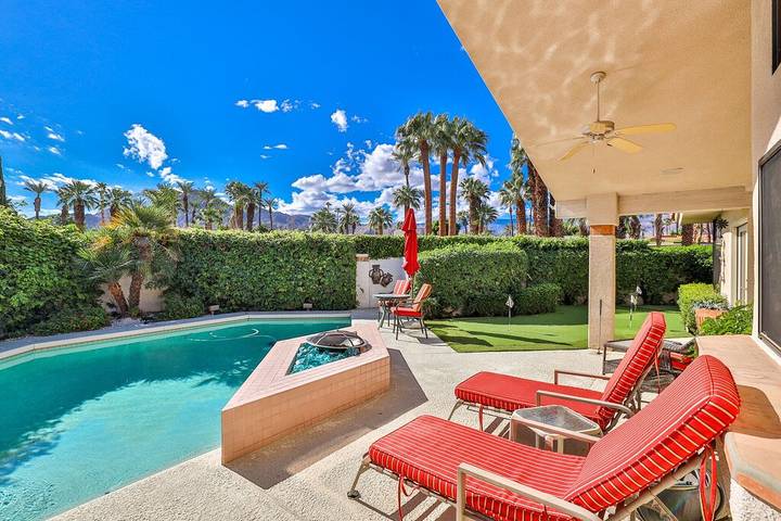 Vacation rental for 6 people, with terrace and hot tub as well as yard in Indian Wells