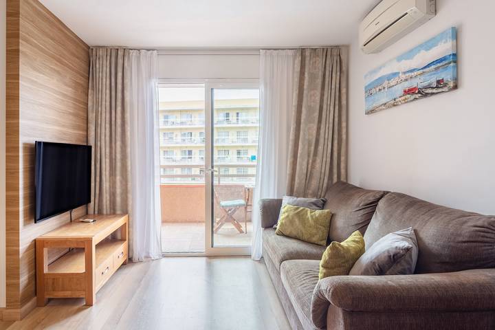 Ganze Wohnung, Apartment 'Columbo Go2lloret' mit Gemeinschaftspool, Wlan und Klimaanlage in Central Lloret de Mar, Lloret de Mar