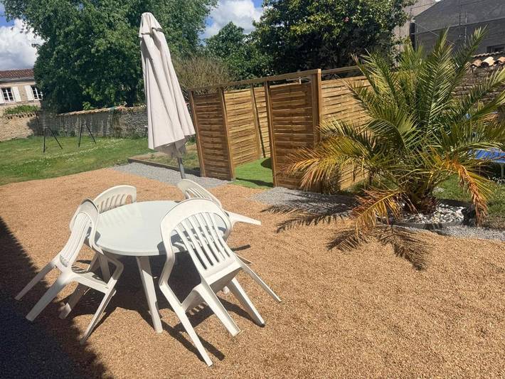 Location de vacances pour 6 personnes, avec jardin, adapté aux familles à Saint-Hilaire-la-Palud - 3