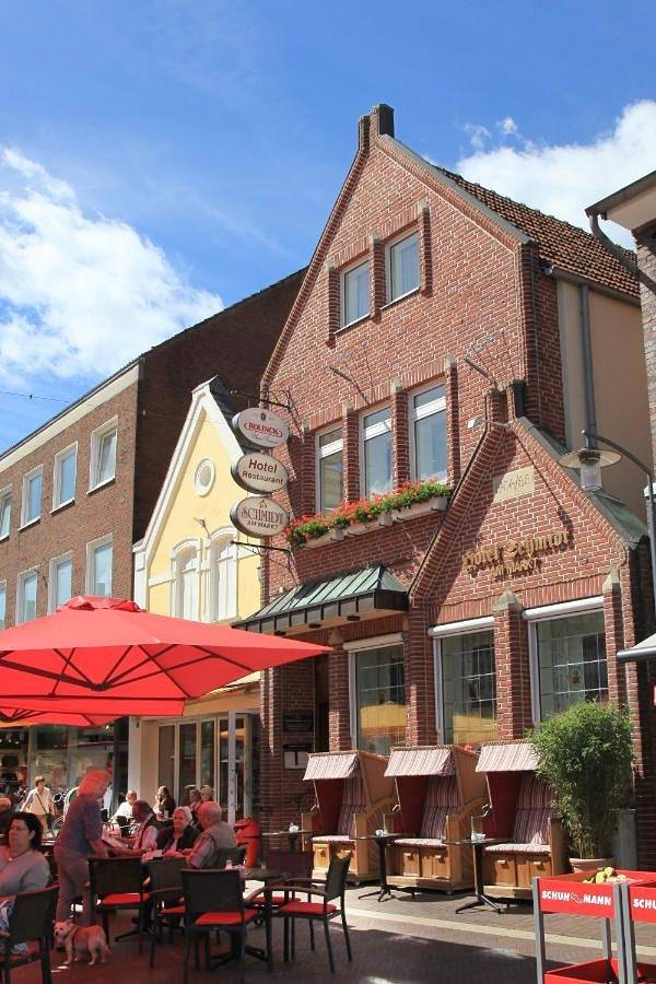 Hotel, mit Terrasse