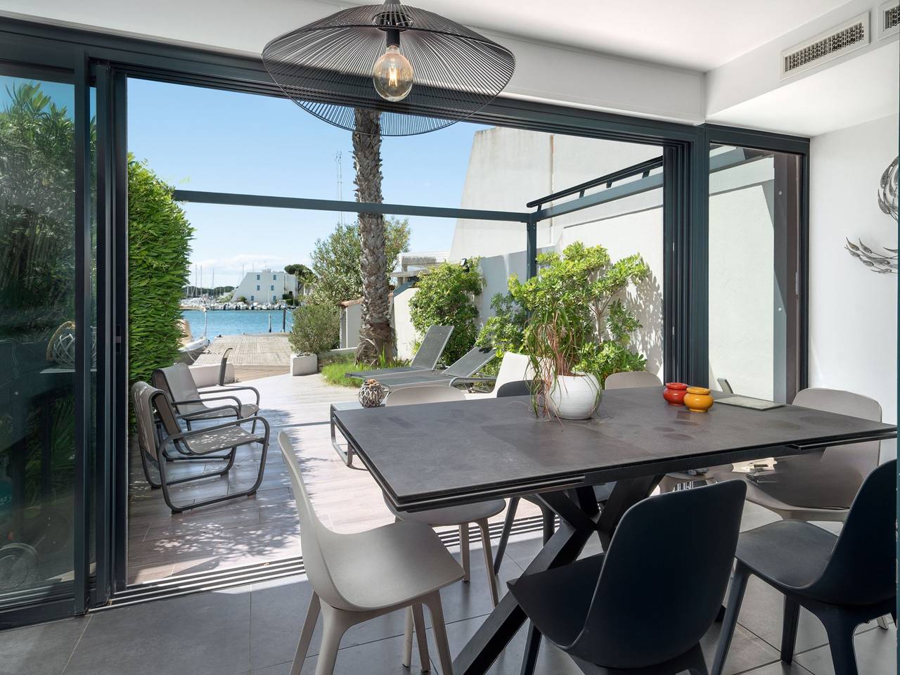 Villa pour 8 Personnes dans Le Grau-du-Roi, Côte méditerranéenne (France)