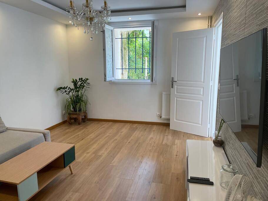 Appartement entier, Two-Bedroom Apartment in Sceaux, Hauts-de-Seine
