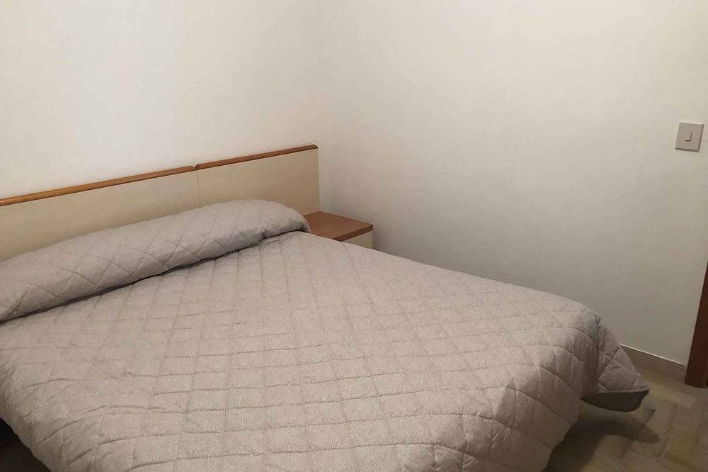 Ganze Wohnung, Ferienwohnung in einem Vierfamilienhaus in Pinienwald in Eraclea Mare, Venedig Provinz