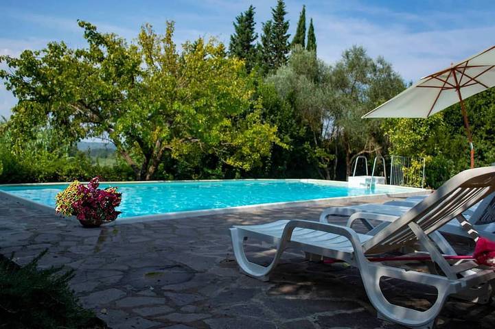 Gîte pour 6 personnes, avec jardin et piscine, animaux acceptés dans Ghizzano