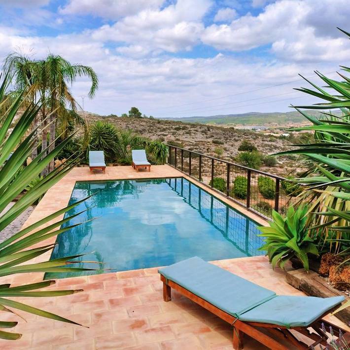Chalet para 8 personas, con jardín además de piscina y jacuzzi, Familias con niños en Provincia de Valencia