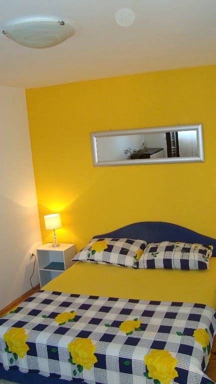 Ganze Wohnung, Ferienwohnung in Prvić Luka mit Meerblick, Terrasse, Klimaanlage, W-Lan (3347-1) in Prvić Luka (Kroatische Adria), Prvić Luka