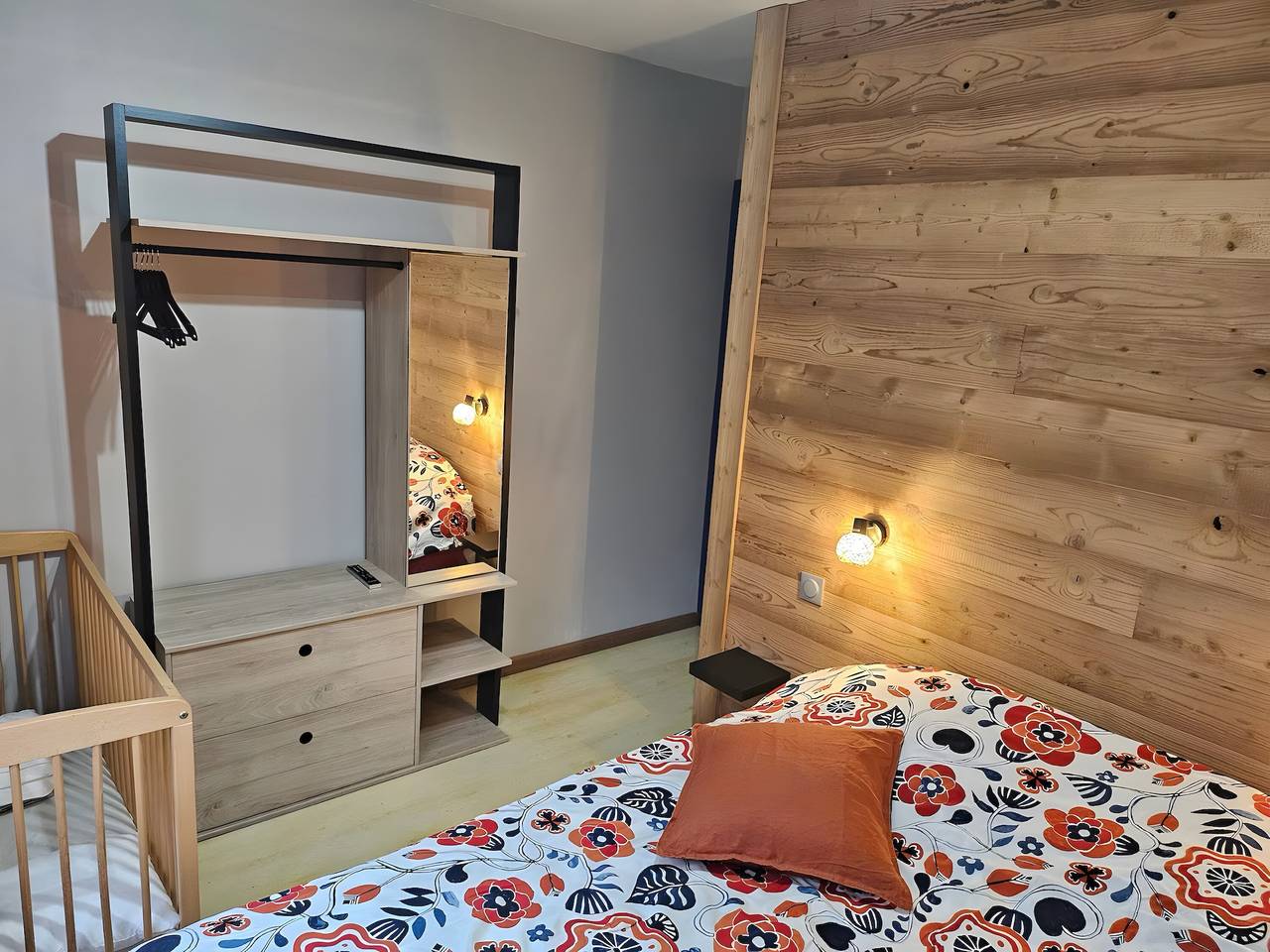 Chalet 'Chez Corinne' avec vue sur la montagne, piscine privée, et à proximité de stations de ski in Cornimont, Parc naturel régional des Ballons des Vosges