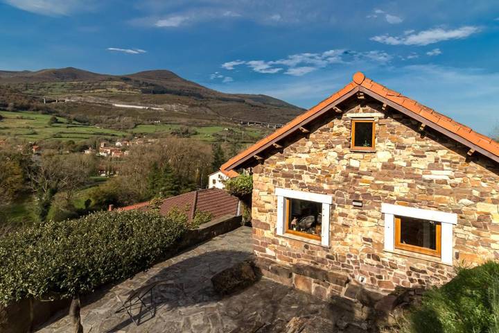 Casa de vacaciones para 6 personas, con jardín y vistas en Besaya