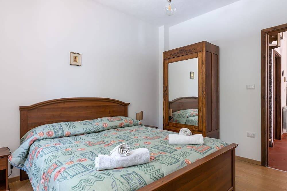Bellissima villa indipendente per 8 persone con Wifi, Tv, terrazza e parcheggio in Linguaglossa, Etna