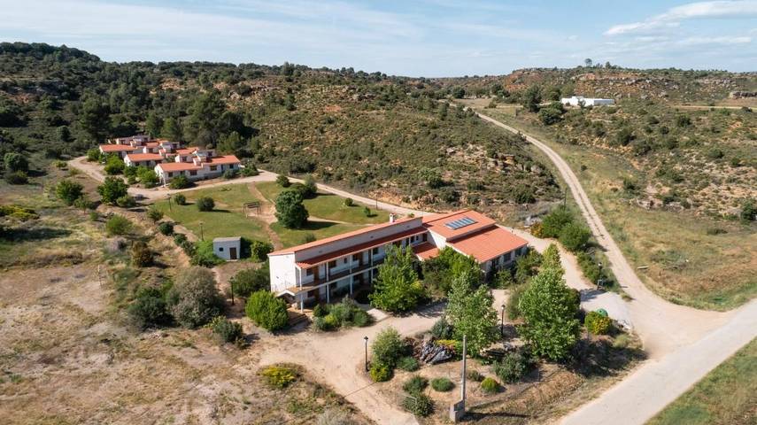 Casa rural para 10 personas, con vistas además de jardín y piscina en Provincia de Cuenca