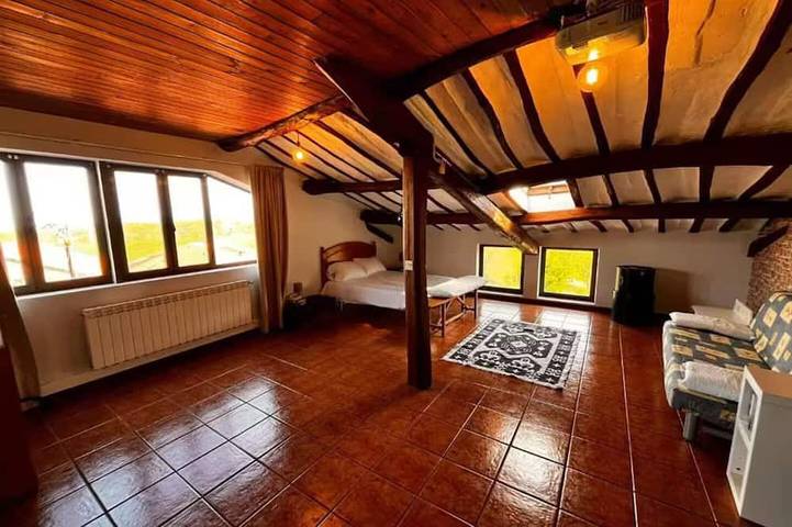 House in a rural environment, golf, wine, mountain and relaxation. in Cirueña, La Rioja Province