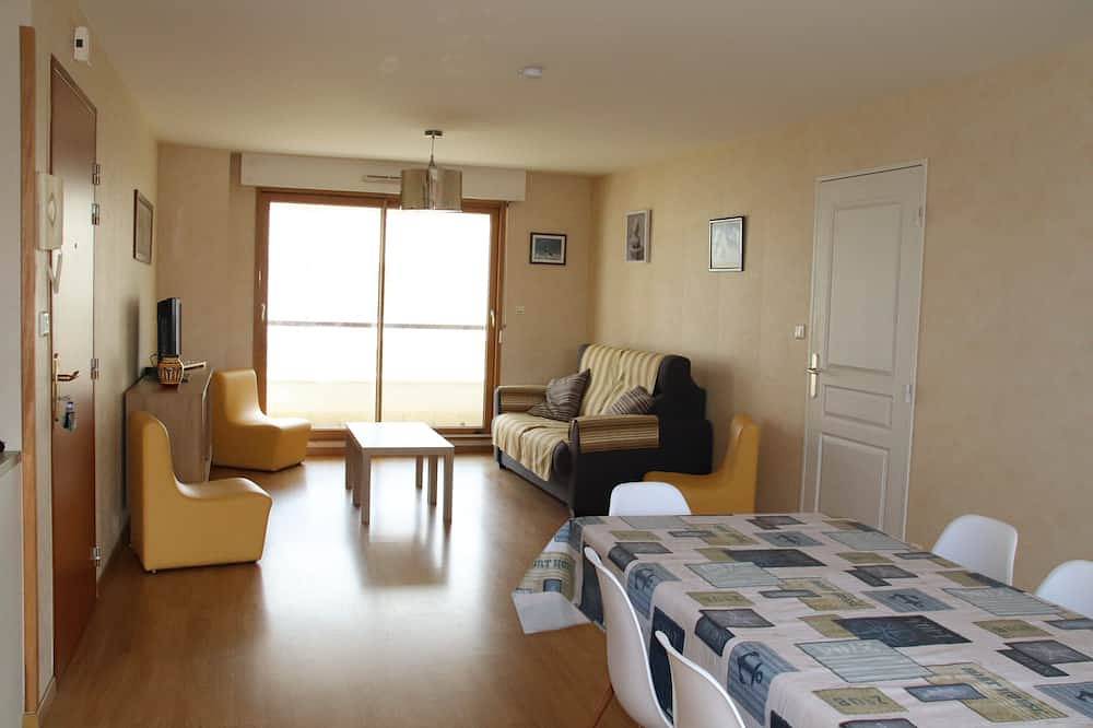 Apartamento entero, Quiet, bright apartment on the Brittany seafront, 1 minute's walk from the beach. in Port-Louis, Côte des Mégalithes