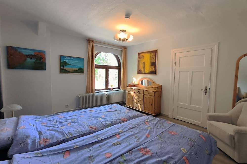Ganze Wohnung, Hensen: Fewo mit überdachter Terrasse im Ortskern von Tarp - Ferienwohnung in Tarp, Eider-Treene-Sorge