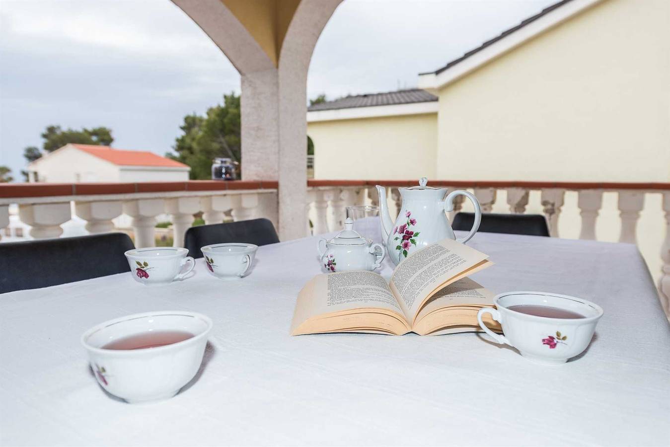 Ganze Wohnung, Geräumige Fewo für 6-8 Personen | nur 80 m vom Strand | mit Meerblick in Vir