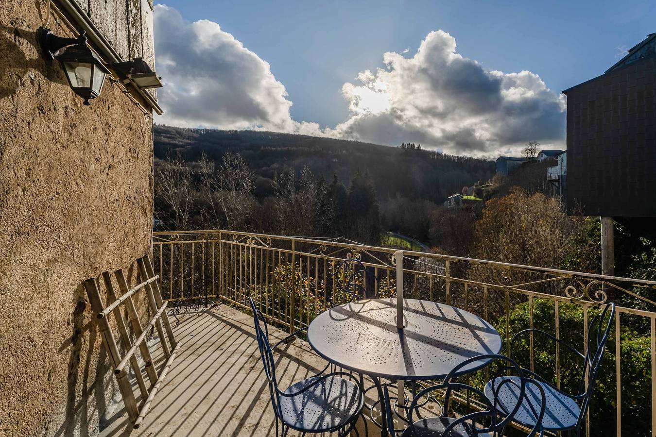 Apartamento entero, Agradable apartamento en La Salvetat Agout con terraza y vistas a la montaña in La Salvetat-sur-Agout, Region de Béziers