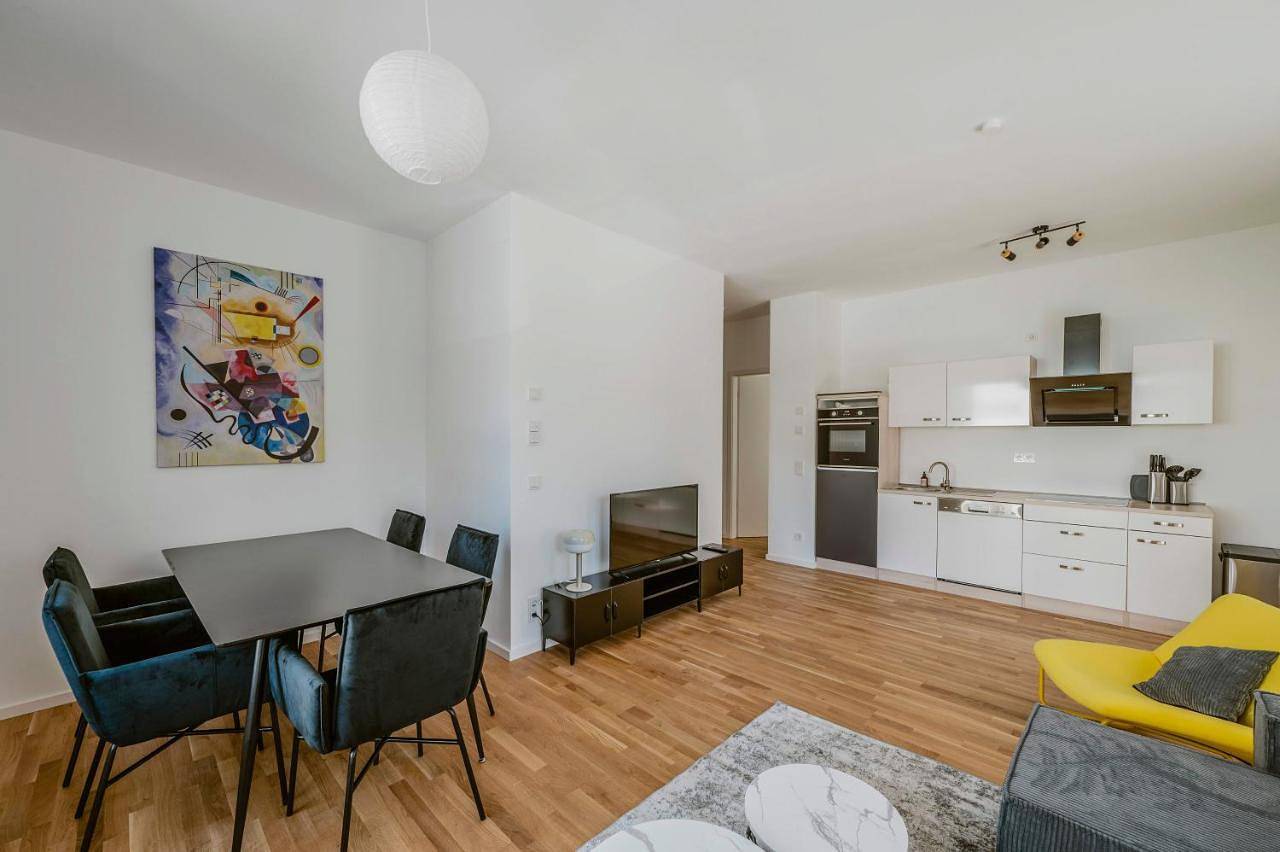 Ganze Wohnung, Exquis Luxus 2Br Apartment Etro I Balcony I Family-friendly I Mercedes I Home Office in Böblingen, Landkreis Böblingen