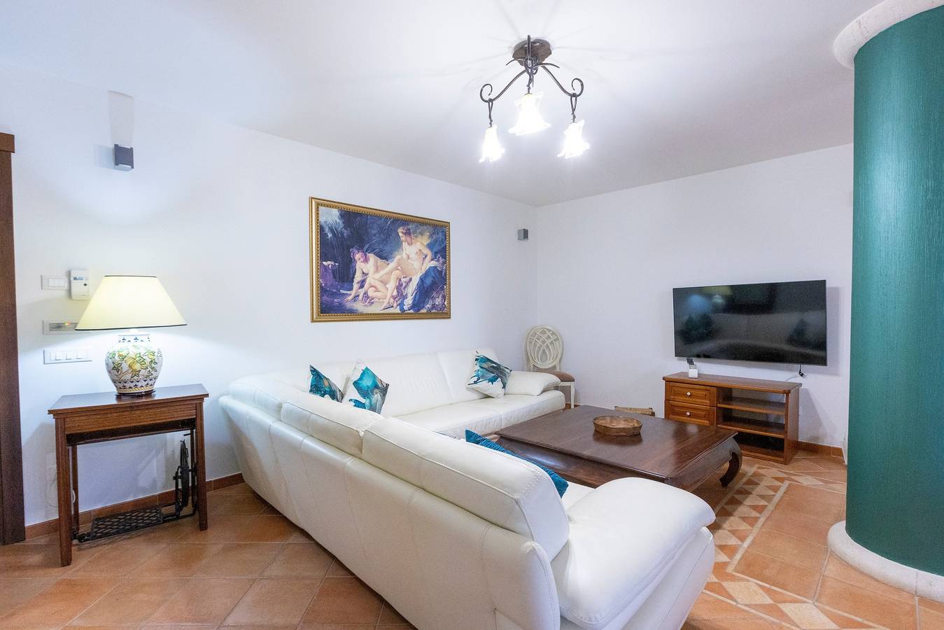 Villa Dalia con piscina: con vista montagna, Wi-Fi e aria condizionata in Partinico, Provincia di Palermo
