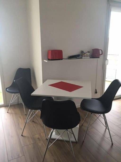 Appartement entier, One-Bedroom Apartment in La Suze-sur-Sarthe, Sarthe