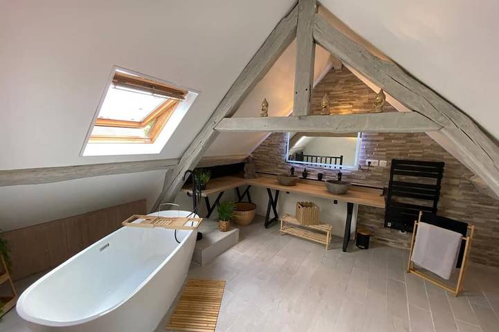 Location de vacances pour 2 personnes, avec sauna et jacuzzi ainsi que terrasse et jardin à Bullion (homonymie) - 3