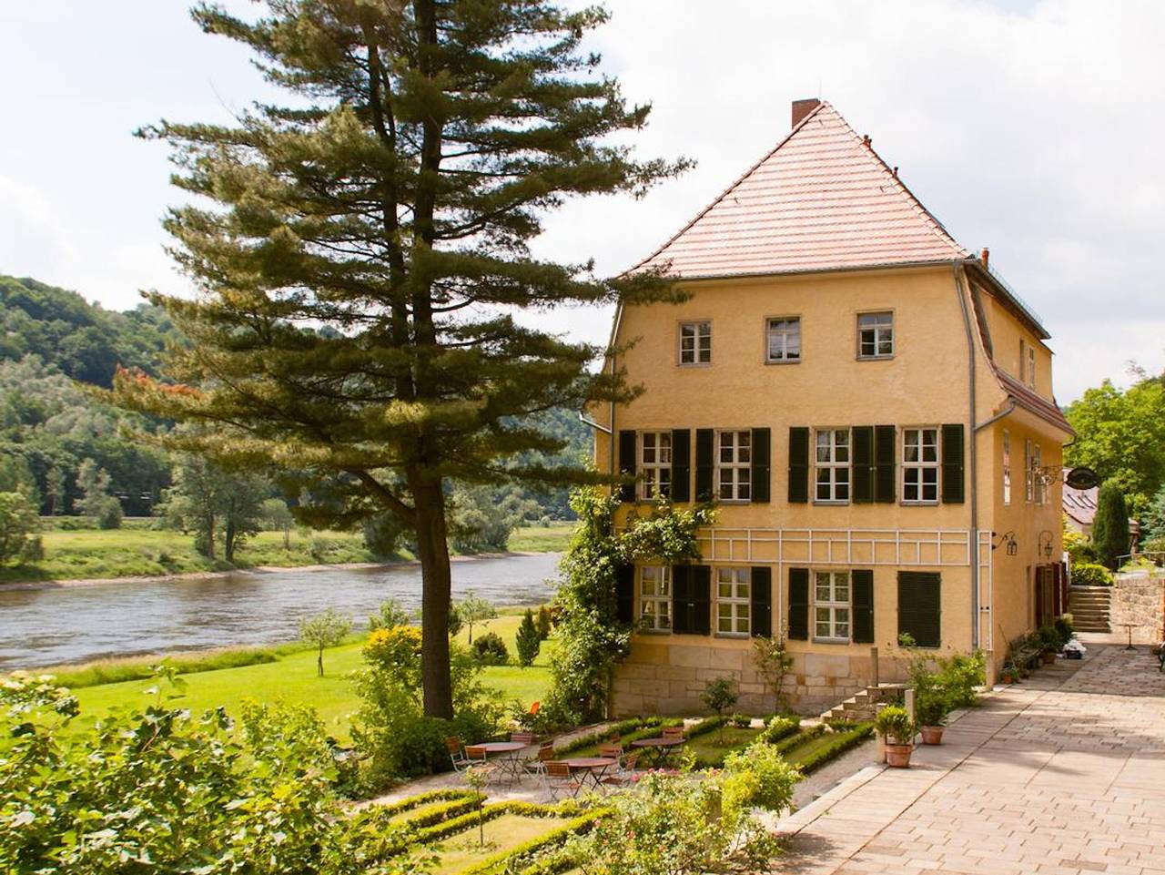 Ganze Ferienwohnung, Herrenhaus Orangella - Ferienwohnung mit Elbblick, 1 Schlafraum in Wehlen, Elbsandsteingebirge