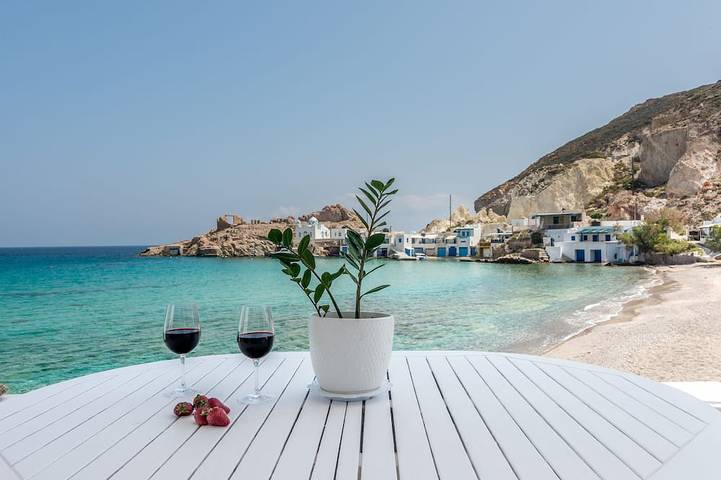 Apartment for 5 people, with balcony in Milos