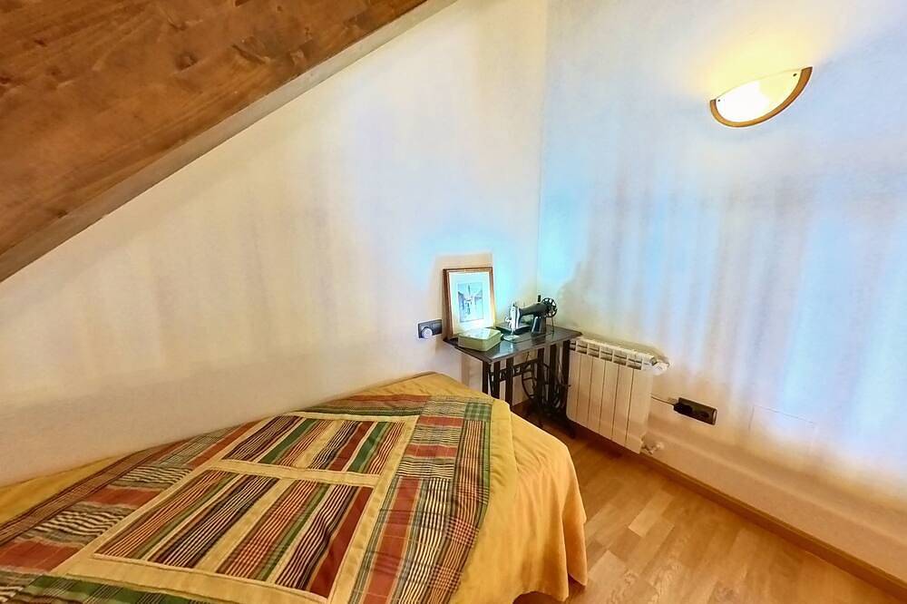 Entire apartment, Ligües House - tucasaenlospirineos in Sallent de Gállego, Spanish Pyrenees