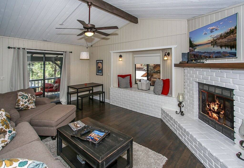 Escape to Bearadise - Kabel-Tv, Wlan, Kamin, Shuffleboard, Kostenloser 2-Hr-Kajakverleih in Big Bear Lake, San Bernardino County