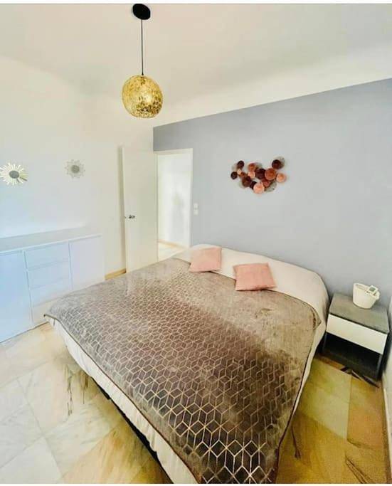 Villa pour 8 personnes, avec terrasse ainsi que jardin et piscine dans Calanques - 4