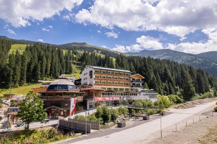 Hotel für 2 Personen, mit Balkon und Whirlpool sowie Terrasse und Garten in Hochfügen
