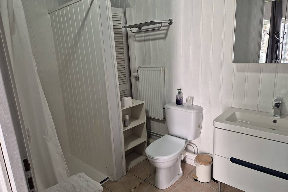 King-De gran tamaño-Baño privado con ducha-Vista al patio-*** in Crest, Región de Die