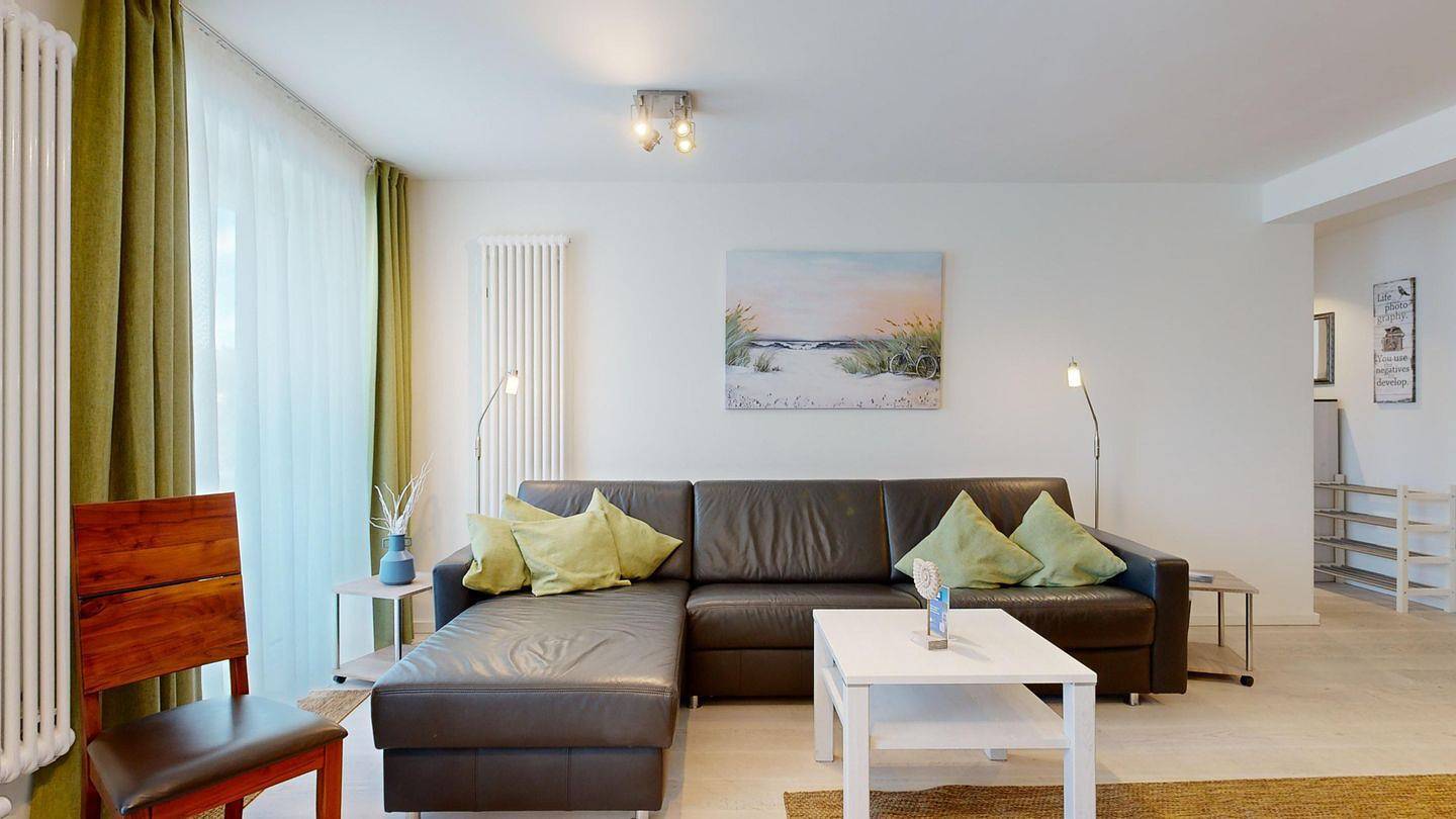 Ganze Wohnung, Ostseeblick - Exklusive Ferienwohnung in Prora mit großem Balkon und Sauna in Strand Prora, Binz